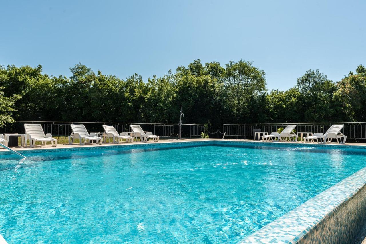 Hotel Tomazici Santalezi Экстерьер фото